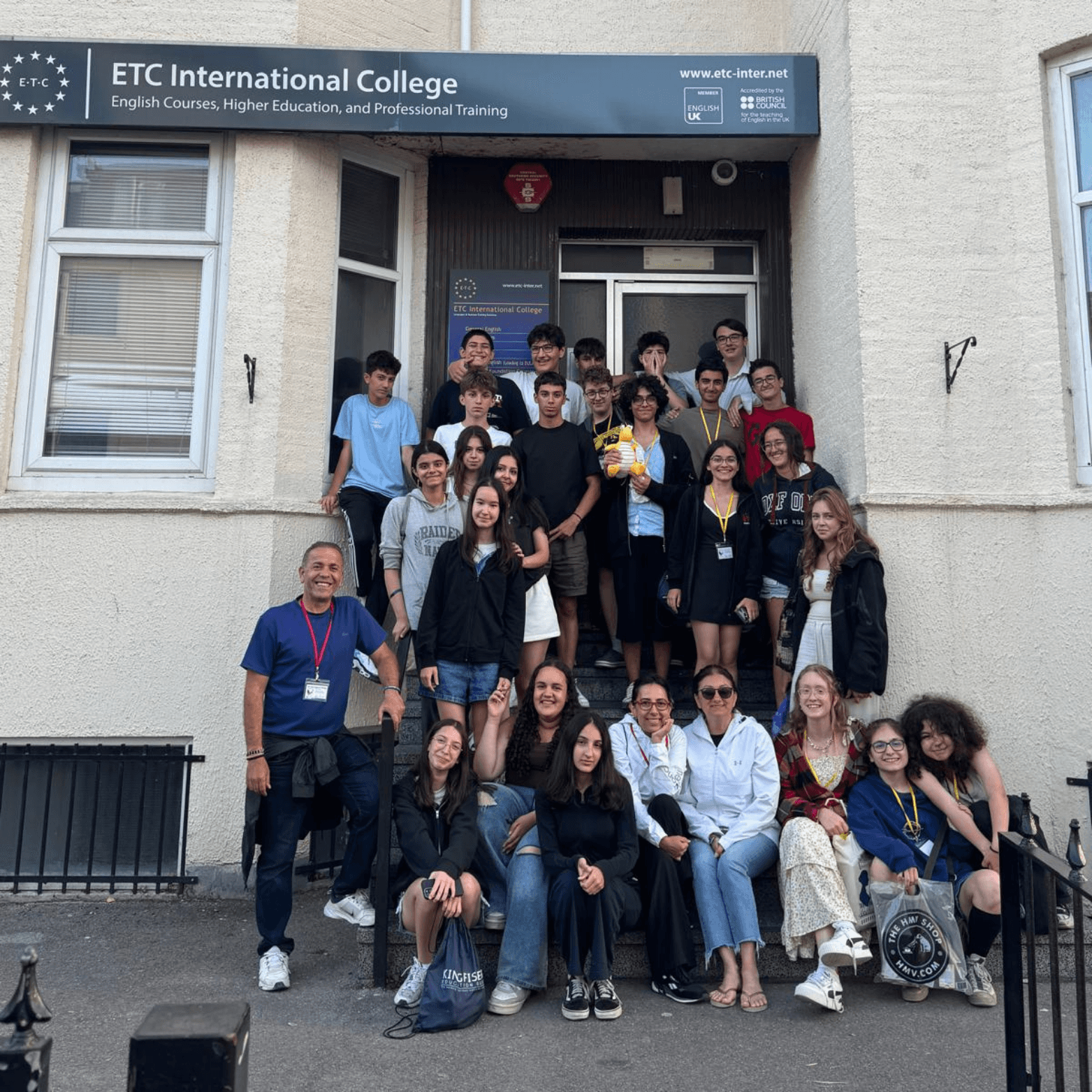 Öğretmenler ve öğrenciler birlikte